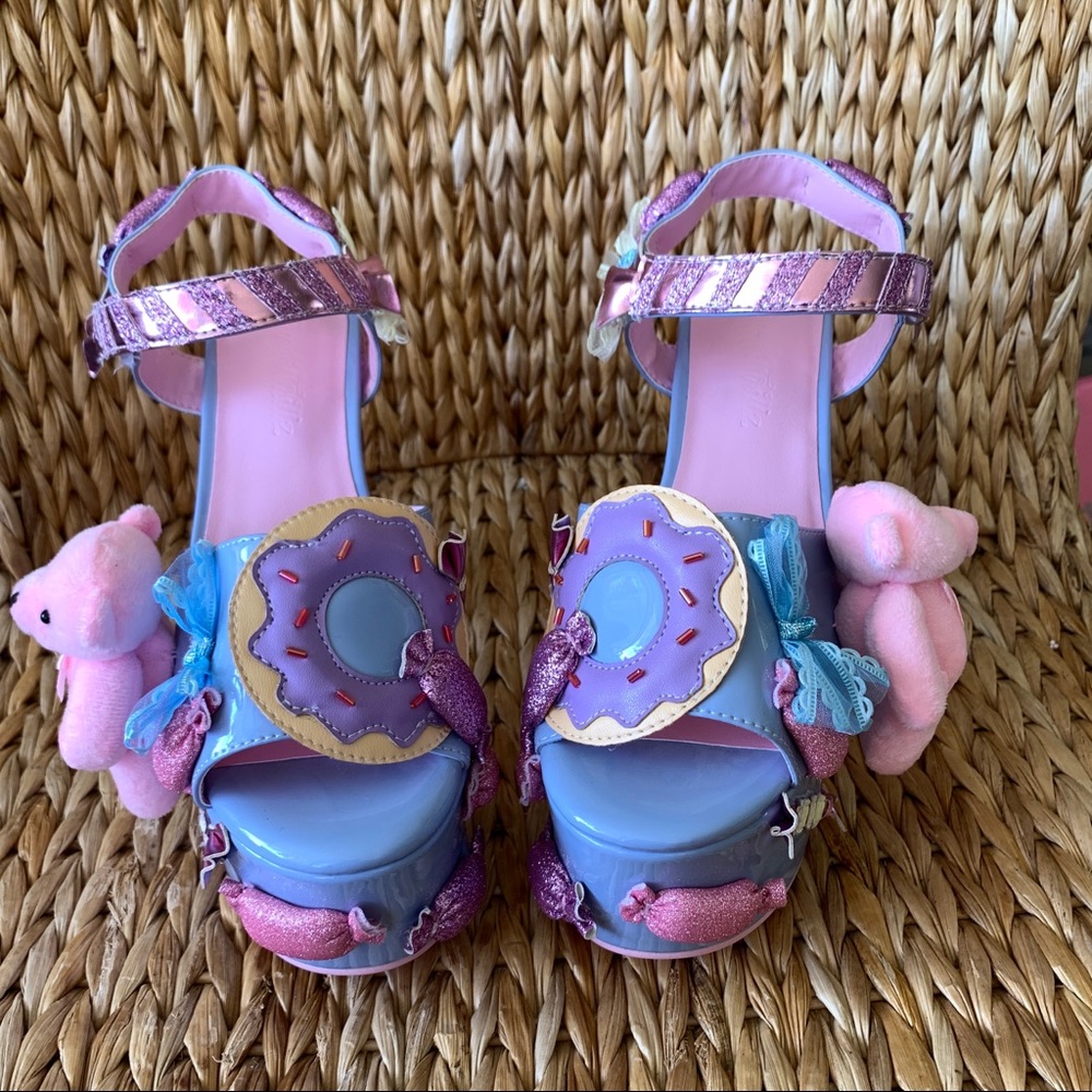 New Sugar Thrillz Beary Sweet Platform Sandals - Picture 2 of 6